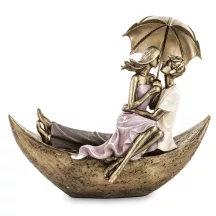 Csónakázó pár az esőben szobor, Arany