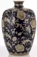 Virágmintás váza, Fekete