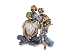 Embereket ábrázoló szobrok